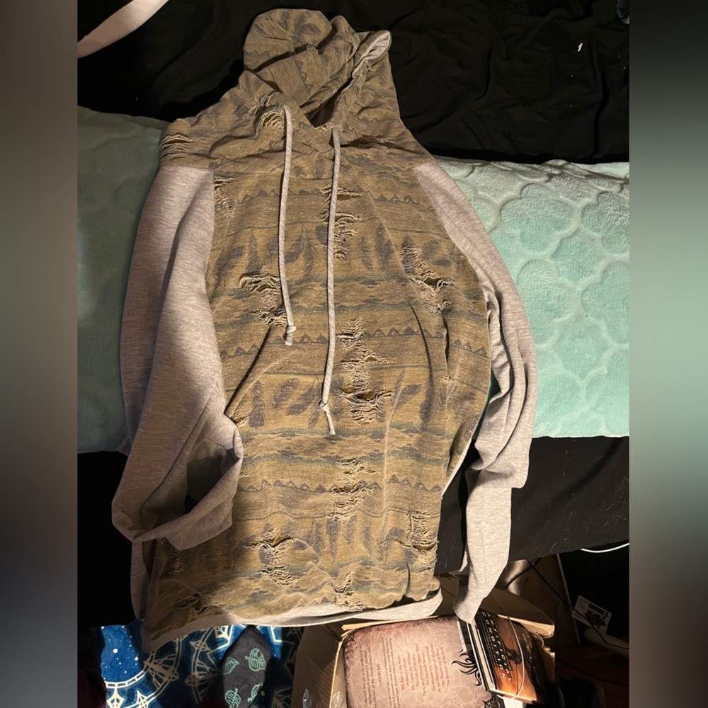 Ripped feather print hoodie